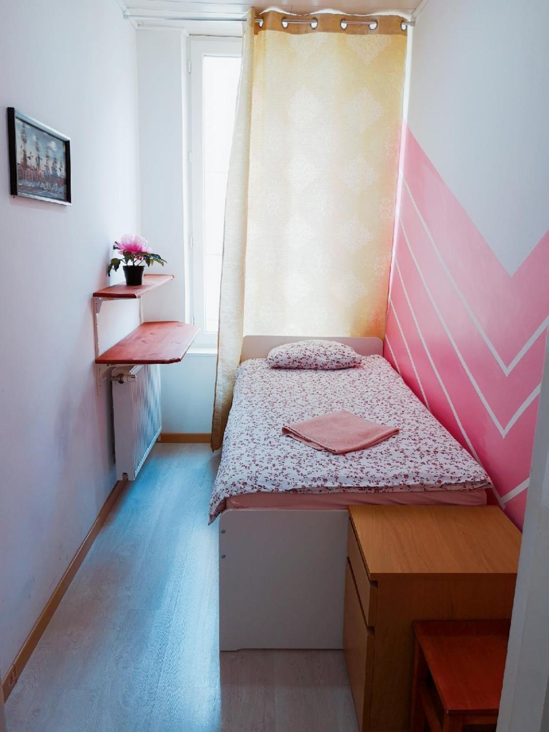 A Private Room For Backpacker Share Bathroom Brussels Exterior photo